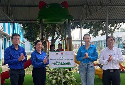 Thùy Tiên khánh thành 8 khu vui chơi cho bệnh nhi ở miền Tây - Ảnh 1. Thùy Tiên khánh thành 8 khu vui chơi cho bệnh nhi ở miền Tây - Ảnh 1.