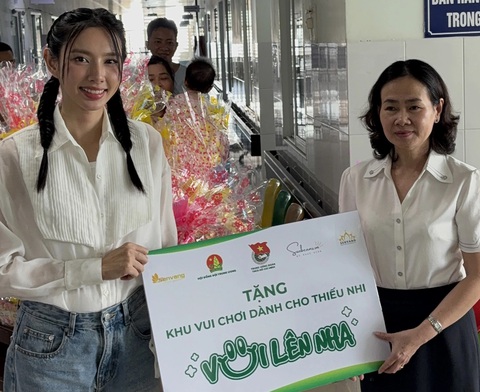 Thùy Tiên khánh thành 8 khu vui chơi cho bệnh nhi ở miền Tây - Ảnh 2. Thùy Tiên khánh thành 8 khu vui chơi cho bệnh nhi ở miền Tây - Ảnh 2.