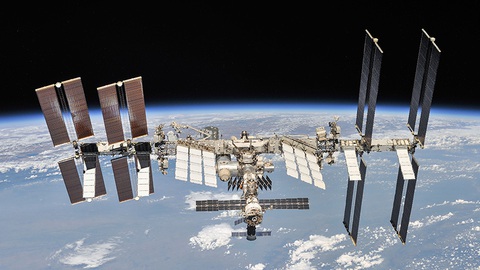 Trạm Vũ trụ quốc tế ISS được nâng lên cao thêm 3,2km - Ảnh 1. Trạm Vũ trụ quốc tế ISS được nâng lên cao thêm 3,2km - Ảnh 1.
