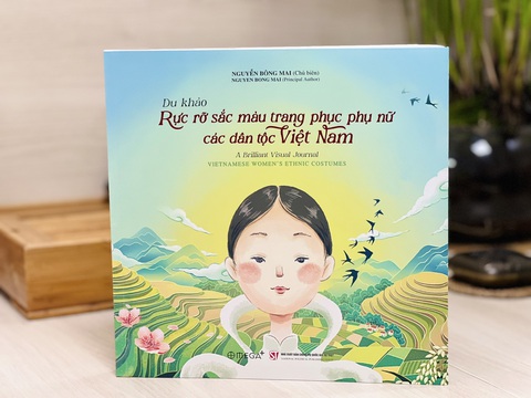 Đi 99 ngày, một triển lãm lớn và một cuốn sách, nhà báo Bông Mai quá 'lãi'? - Ảnh 2. Đi 99 ngày, một triển lãm lớn và một cuốn sách, nhà báo Bông Mai quá 'lãi'? - Ảnh 1.