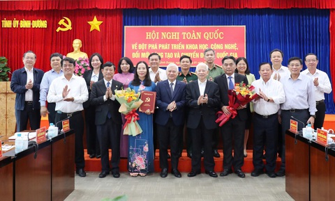 Bình Dương triển khai quyết định của Ban Bí thư về cán bộ - Ảnh 2. Bình Dương triển khai quyết định của Ban Bí thư về cán bộ - Ảnh 2.
