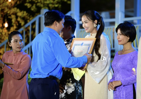 H'Hen Niê, Ngọc Châu, Quỳnh Hoa và hơn 100 người là nghệ sĩ vì cộng đồng - Ảnh 2. H'Hen Niê, Ngọc Châu, Quỳnh Hoa và hơn 100 người nổi tiếng là nghệ sĩ vì cộng đồng - Ảnh 2.
