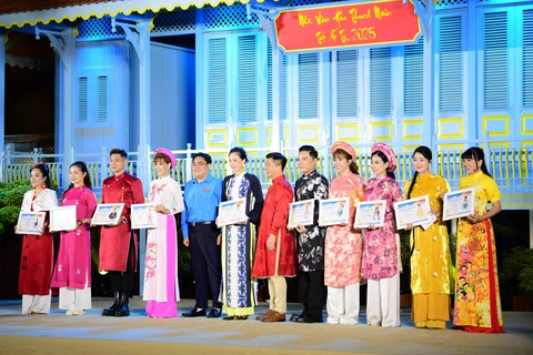 H'Hen Niê, Ngọc Châu, Quỳnh Hoa và hơn 100 người là nghệ sĩ vì cộng đồng - Ảnh 5. H'Hen Niê, Ngọc Châu, Quỳnh Hoa và hơn 100 người nổi tiếng là nghệ sĩ vì cộng đồng - Ảnh 5.