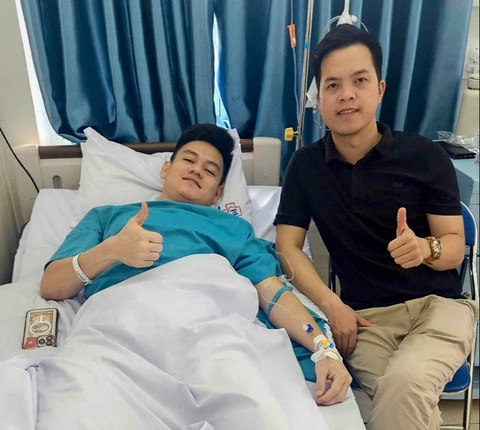 Hồ Tấn Tài phẫu thuật tái tạo dây chằng chéo trước - Ảnh 1. Hồ Tấn Tài phẫu thuật thành công tái tạo dây chằng chéo trước - Ảnh 1.