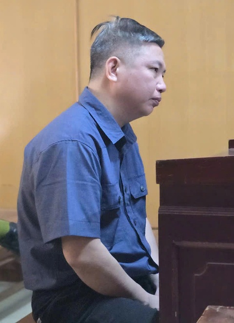Cán bộ Bộ Công an 'dỏm' nhận 18 tháng tù - Ảnh 1. Cán bộ Bộ Công an 'dỏm' nhận 18 tháng tù - Ảnh 1.