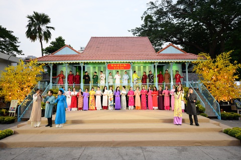 H'Hen Niê, Ngọc Châu, Quỳnh Hoa và hơn 100 người nổi tiếng là nghệ sĩ vì cộng đồng - Ảnh 6. H'Hen Niê, Ngọc Châu, Quỳnh Hoa và hơn 100 người nổi tiếng là nghệ sĩ vì cộng đồng - Ảnh 6.