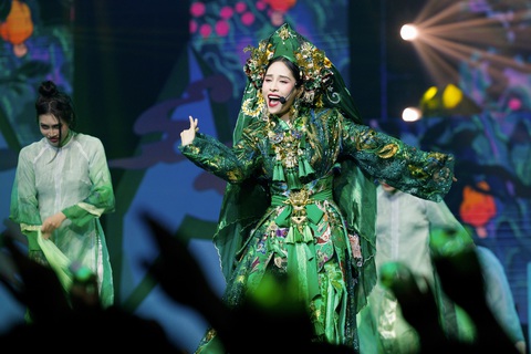 Trần Ngọc Vàng quyết 'cưa đổ' Kaity Nguyễn; Vương Tinh thấy yêu cuộc sống sau khi bị bắt cóc - Ảnh 5. Diễn viên Trung Quốc Vương Tinh yêu cuộc sống hơn sau vụ bị bắt cóc - Ảnh 4.