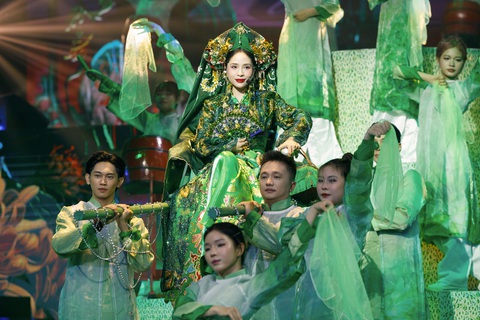 Tiết mục 'Cô đôi thượng ngàn' của ca nương Kiều Anh gây sốt cõi mạng - Ảnh 1. Tiết mục 'Cô đôi thượng ngàn' của ca nương Kiều Anh gây sốt cõi mạng - Ảnh 1.