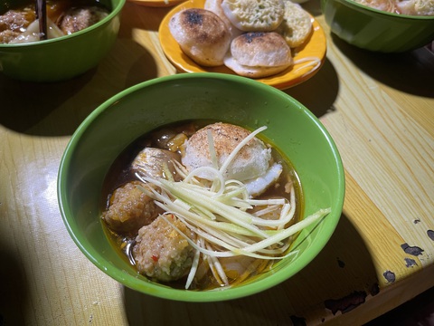 Cũng là bánh căn, mà sao mỗi nơi mỗi khác - Ảnh 5. Bánh căn trứng, tôm, mực, thịt bò kiểu Phan Thiết, Đà Lạt, Nha Trang... bạn đã thử chưa? - Ảnh 5.