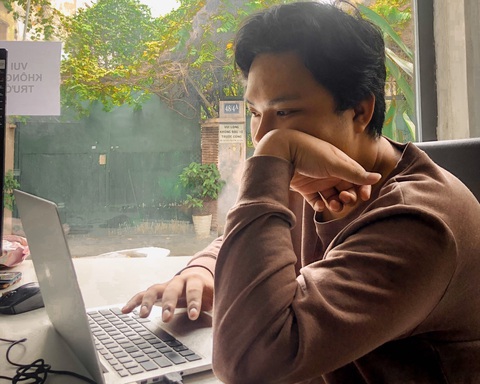 Người trẻ chạy nước rút kiếm tiền cận Tết - Ảnh 1. Cày trắng đêm chạy nước rút kiếm tiền cận Tết - Ảnh 1.