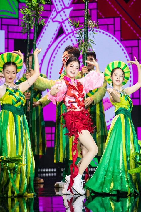 Bảo Anh, Hòa Minzy, Thiều Bảo Trâm mở màn Gala Nhạc Việt đầy cảm xúc - Ảnh 10. Bảo Anh, Hòa Minzy, Thiều Bảo Trâm mở màn Gala Nhạc Việt đầy cảm xúc - Ảnh 10.