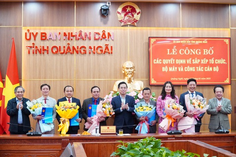 Sau sáp nhập, giám đốc Sở Ngoại vụ làm phó chánh Văn phòng UBND tỉnh Quảng Ngãi - Ảnh 1.