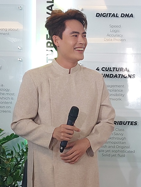 Võ Tấn Phát: Cày cả năm rồi, Tết về với ba mẹ - Ảnh 3. Võ Tấn Phát: Cày cả năm rồi, Tết về với ba mẹ - Ảnh 2.