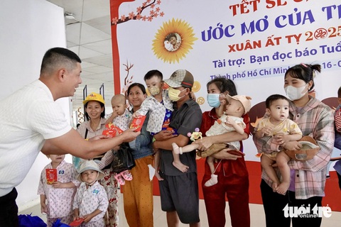 Chăm lo Tết cho bệnh nhi ung thư tại TP.HCM - Ảnh 3. Chăm lo Tết cho bệnh nhi ung thư tại TP.HCM - Ảnh 4.