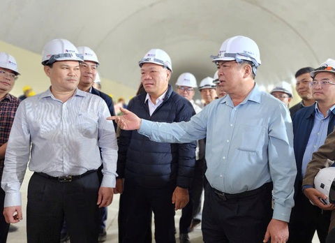 Bộ trưởng Trần Hồng Minh: Nỗ lực đưa cao tốc Quảng Ngãi - Hoài Nhơn vượt tiến độ - Ảnh 1.