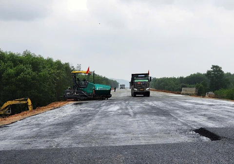 Bộ trưởng Trần Hồng Minh: Nỗ lực đưa cao tốc Quảng Ngãi - Hoài Nhơn vượt tiến độ - Ảnh 3.