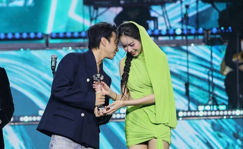 Diễn xuất của Lê Bống trong Không thời gian gây tranh cãi; Nghệ sĩ Mỹ đòi hủy Oscar 2025 - Ảnh 5. Diễn xuất của Lê Bống trong Không thời gian gây tranh cãi; - Ảnh 5.