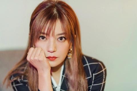 Lisa BlackPink xuất hiện tại giải Ngoại hạng Anh; Triệu Vy là chủ mưu đường dây buôn người? - Ảnh 3. Lisa BlackPink xuất hiện tại giải Ngoại hạng Anh; Triệu Vy là chủ mưu đường dây buôn người? - Ảnh 2.