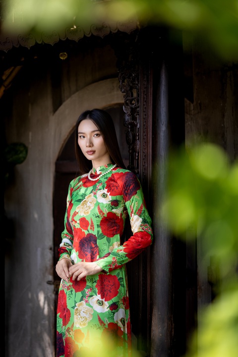 Áo dài kiểu nào được chuộng trong Tết này? - Ảnh 9. Áo dài kiểu nào được chuộng trong Tết này? - Ảnh 9.