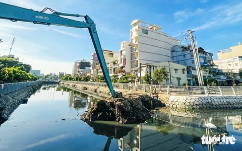 Khơi thông kênh Hàng Bàng, trả lại hình ảnh dòng kênh một thời sầm uất - Ảnh 1. Khơi thông kênh Hàng Bàng, trả lại hình ảnh dòng kênh một thời sầm uất - Ảnh 2.