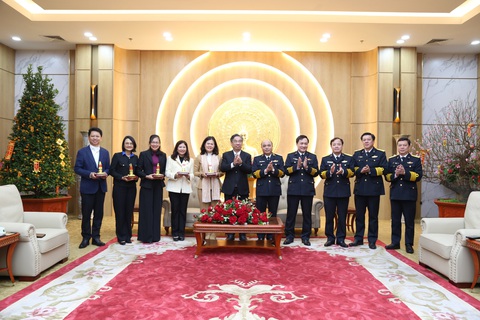Lãnh đạo Thành ủy TP.HCM thăm, chúc tết Bộ Tư Lệnh Quân chủng Hải quân, Bộ đội Biên phòng - Ảnh 2.