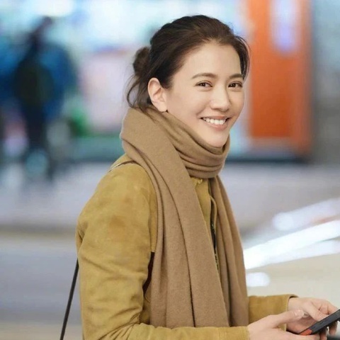 Viên Vịnh Nghi tái xuất phim ảnh vì không thể về hưu sớm - Ảnh 1.