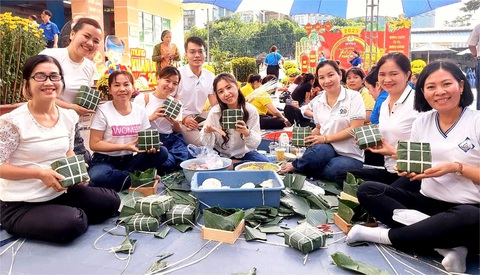 Mang Tết đến với cả trăm ngàn công nhân - Ảnh 1. Mang Tết đến với cả trăm ngàn công nhân - Ảnh 1.