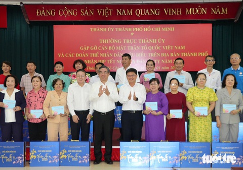 Thành ủy TP.HCM gặp mặt cán bộ mặt trận, các đoàn thể nhân dân tiêu biểu dịp tết Ất Tỵ - Ảnh 2.