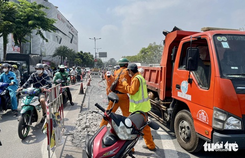 Mở lối rẽ phải để giảm kẹt xe là giải pháp cần đẩy mạnh - Ảnh 1.