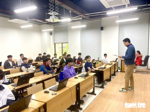 Gần 14.000 thí sinh đầu tiên thi đánh giá tư duy tranh suất vào đại học - Ảnh 6. Gần 14.000 thí sinh đầu tiên thi đánh giá tư duy tranh suất vào đại học - Ảnh 6.