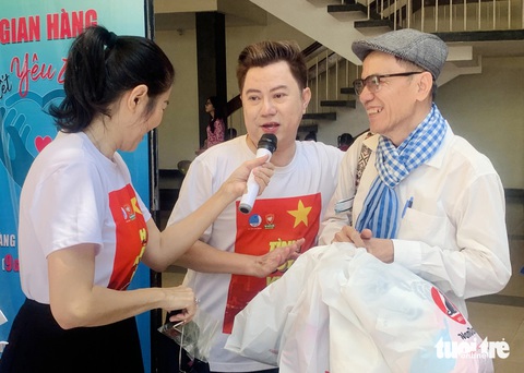 Nghệ sĩ livestream bán quần áo, phụ kiện gây quỹ giúp bệnh nhi ung thư - Ảnh 5. Nghệ sĩ livestream bán quần áo của nhà thiết kế nổi tiếng gây quỹ giúp bệnh nhi ung thư - Ảnh 5.