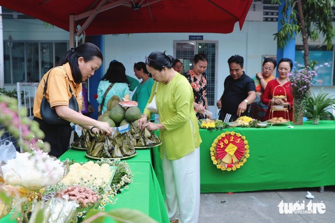 TP.HCM: Bữa cơm “Xuân đoàn kết, Tết nghĩa tình” với hơn 800 người dân tham dự - Ảnh 2.