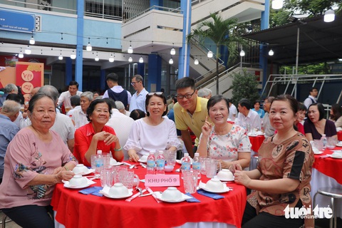 TP.HCM: Bữa cơm “Xuân đoàn kết, Tết nghĩa tình” với hơn 800 người dân tham dự - Ảnh 3.