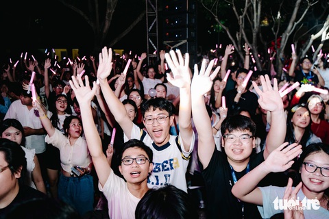 Dàn sao khủng tham gia nhạc hội học sinh gây quỹ xây nhà tình thương - Ảnh 1. Dàn sao khủng đổ bộ nhạc hội Tuổi Hồng của học sinh gây quỹ xây nhà tình bạn - Ảnh 1.
