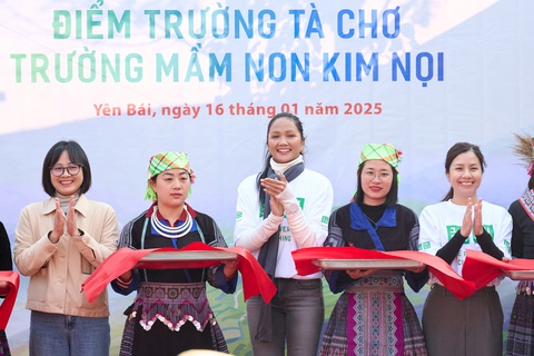 H'Hen Niên khánh thành điểm trường mới, nhà tắm mới cho học sinh Mù Cang Chải - Ảnh 1. H'Hen Niên khánh thành điểm trường mới, nhà tắm mới cho học sinh Mù Cang Chải - Ảnh 1.