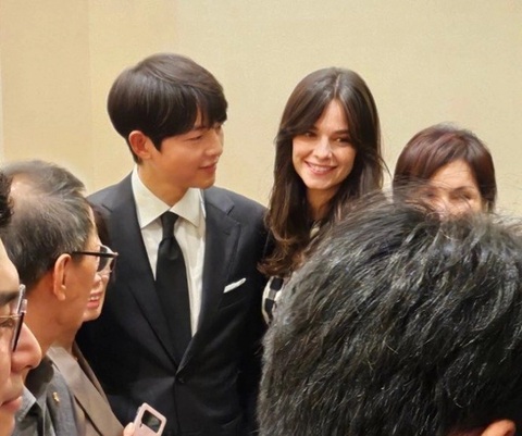 Song Joong Ki hậu ly hôn Song Hye Kyo: Sự nghiệp xuống dốc, khán giả chê vì... khóc nhiều? - Ảnh 7. Song Joong Ki hậu ly hôn Song Hye Kyo: Sự nghiệp xuống dốc, khán giả chê vì... khóc nhiều? - Ảnh 7.