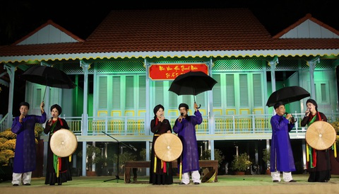 Nhà Văn hóa Thanh niên TP.HCM phục vụ quan họ, xẩm, chầu văn cho khách du xuân - Ảnh 1. Nhà Văn hóa Thanh niên TP.HCM phục vụ quan họ, xẩm, chầu văn cho khách du xuân - Ảnh 1.