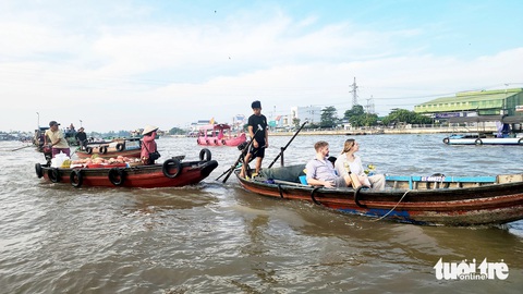 Trăm năm lênh đênh chợ nổi miền Tây - Kỳ cuối: Vai mới nào cứu chợ nổi khỏi “chìm”? - Ảnh 1. Trăm năm lênh đênh chợ nổi miền Tây - Kỳ cuối: Vai mới nào cứu chợ nổi khỏi 'chìm'? - Ảnh 1.