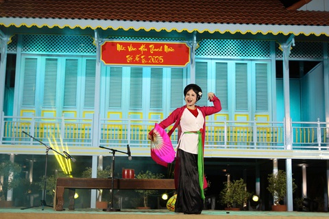 Nhà Văn hóa Thanh niên TP.HCM phục vụ quan họ, xẩm, chầu văn cho khách du xuân - Ảnh 2. Nhà Văn hóa Thanh niên TP.HCM phục vụ quan họ, xẩm, chầu văn cho khách du xuân - Ảnh 2.