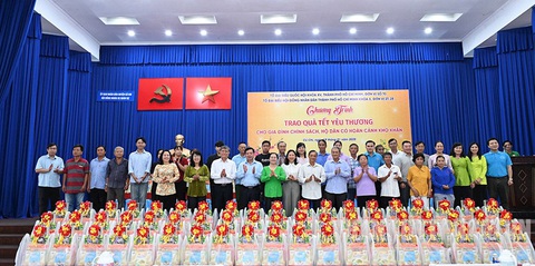 Chủ tịch HĐND TP.HCM: Ngày hội “Xuân đoàn kết - Tết nghĩa tình” gắn kết tình làng nghĩa xóm - Ảnh 4.