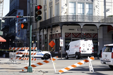 Tuyên bố rùng rợn của nghi phạm đâm xe tải vào đoàn người ở New Orleans - Ảnh 3. Tuyên bố rùng rợn của nghi phạm đâm xe tải vào đoàn người ở New Orleans - Ảnh 2.