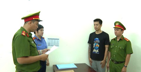 Tạm giữ cựu tuyển thủ Lê Sỹ Mạnh - Ảnh 1. Tạm giữ cựu tuyển thủ Lê Sỹ Mạnh vụ đá, đấm trọng tài VFF - Ảnh 1.