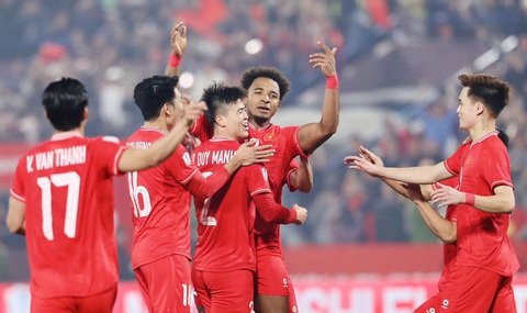 Tuyển Việt Nam áp đảo đến 7 cầu thủ ở đội hình tiêu biểu ASEAN Cup 2024 - Ảnh 2. Tuyển Việt Nam có 7 cầu thủ ở đội hình tiêu biểu ASEAN Cup 2024 - Ảnh 2.