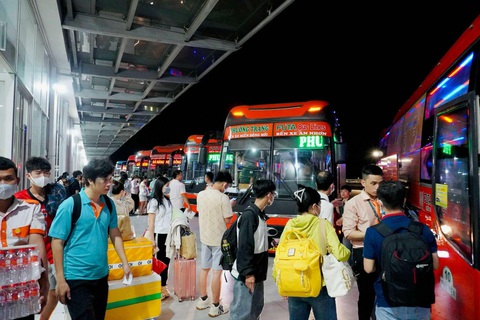 Tin tức sáng 21-1: TP.HCM thông xe cầu Tân Kỳ Tân Quý; Tổng giám đốc BĐS Phát Đạt bán sạch cổ phiếu - Ảnh 2. Tin tức sáng 21-1: Còn 400.000 vé xe Tết từ TP.HCM; Tổng giám đốc BĐS Phát Đạt bán sạch cổ phiếu - Ảnh 2.