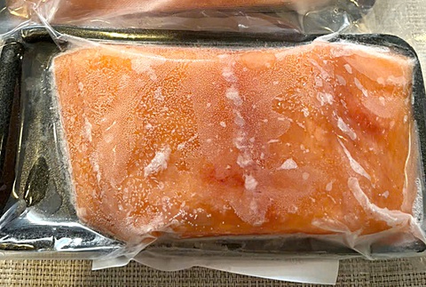 Cẩn thận khi sử dụng thực phẩm đóng hộp, đóng gói ngày Tết - Ảnh 1. Cẩn thận khi sử dụng thực phẩm đóng hộp, đóng gói ngày Tết - Ảnh 1.