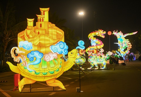 Khám phá thế giới sinh vật huyền bí phương Đông tại Lễ hội đèn lồng quốc tế Ocean 2025 - Ảnh 7. Khám phá thế giới sinh vật huyền bí phương Đông tại Lễ hội đèn lồng quốc tế Ocean 2025 - Ảnh 7.