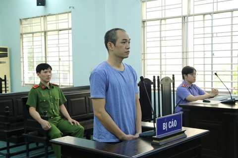 Người đánh cô gái sau va quẹt giao thông ở quận 4 nhận 1 năm tù - Ảnh 1. Người đánh cô gái sau va quẹt giao thông ở quận 4 lãnh 1 năm tù - Ảnh 1.