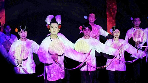 Kịch Tết Ất Tỵ: giảm lượng, tăng chất - Ảnh 3. Kịch Tết Ất Tỵ: giảm lượng, tăng chất - Ảnh 5.