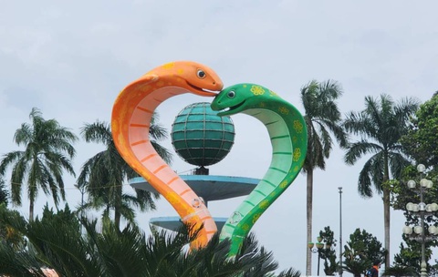 'Bé Na' Quảng Ngãi lộ diện, dân mạng bảo ít gì cũng á hậu linh vật Tết năm nay - Ảnh 1.