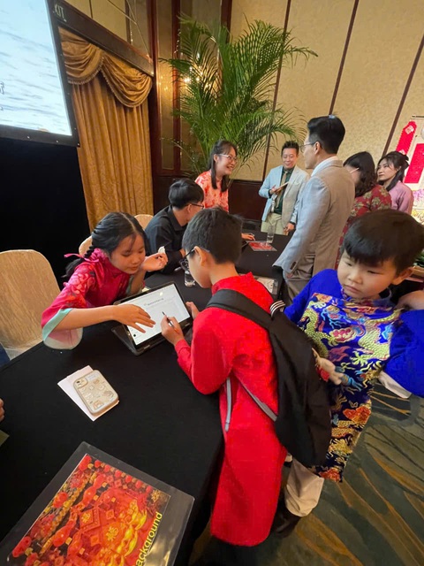 'Ông đồ AI' cho chữ thư pháp tại 'Tết xửa Tết xưa' ở Singapore - Ảnh 3. 'Ông đồ AI' cho chữ thư pháp tại 'Tết xửa Tết xưa' ở Singapore - Ảnh 3.